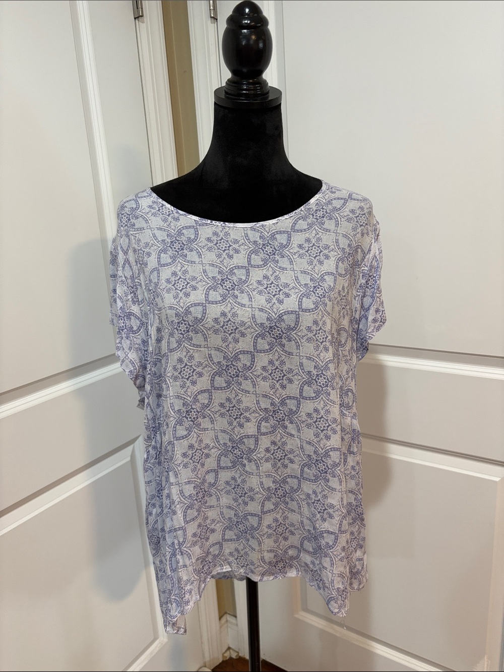 Relaxed Short-Sleeve Patterned Top in Light Lavender and White